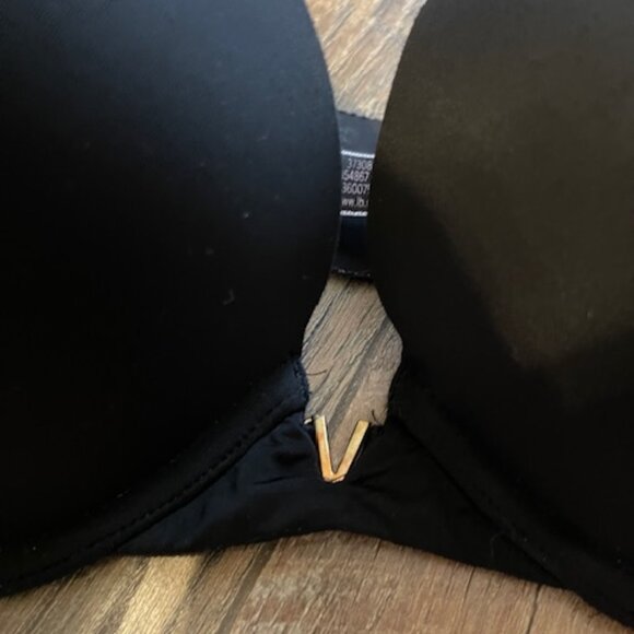 Victoria Secret PushUp Bra - Picture 2 of 4